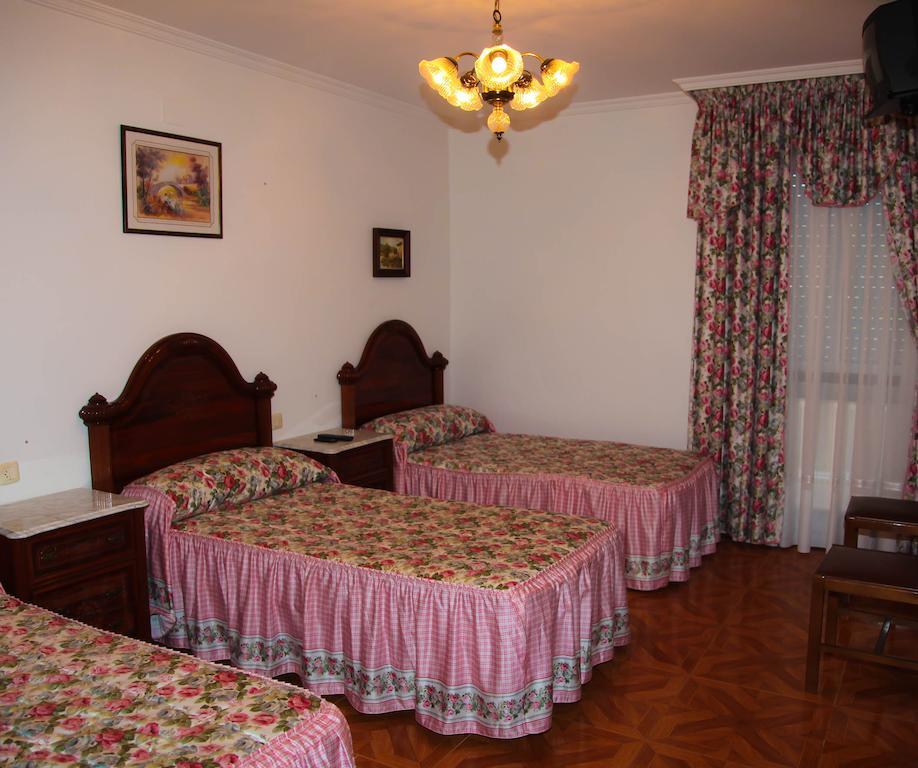 Los Dos Alemanes Melide Room photo